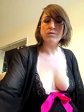 minierose online show from March 18, 2025, 7:08 am