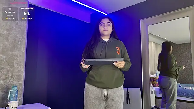 GiselOrtiz online show from October 9, 2025, 10:13 am