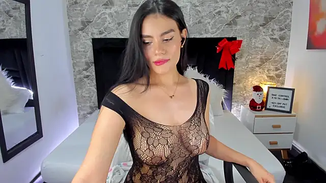 Maylin Garcia online show from December 4, 2024, 7:56 pm