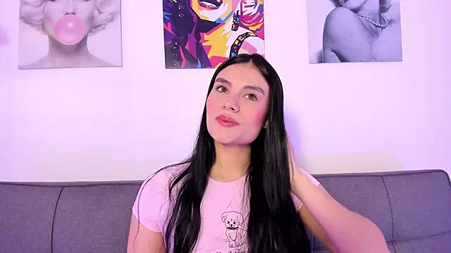 Maylin Garcia online show from April 19, 2026, 2:49 pm