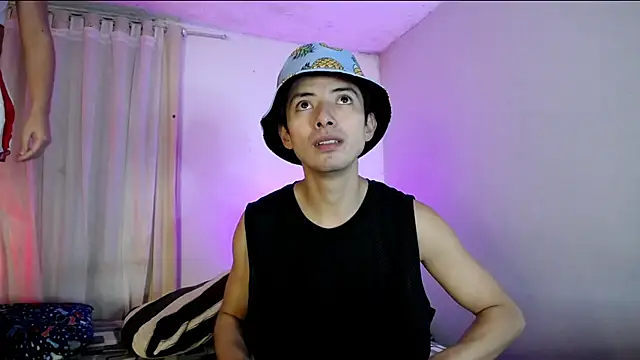 Pinkandyellowpokemon online show from December 23, 2025, 4:21 am