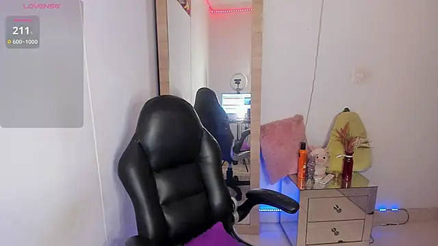 hellensexy online show from December 18, 2025, 9:54 pm