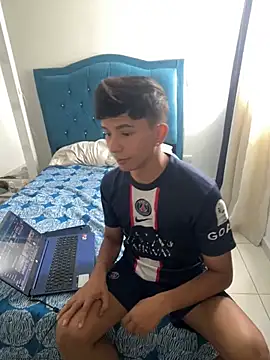 Leonarrrd 01 online show from March 12, 2025, 6:55 pm