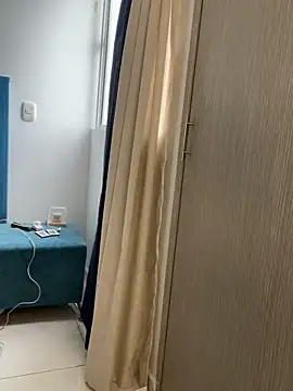 Leonarrrd 01 online show from October 4, 2025, 9:02 pm