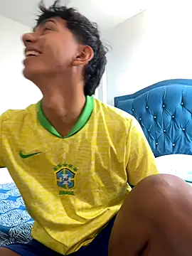 Leonarrrd 01 online show from October 12, 2025, 7:35 pm