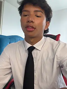 Leonarrrd 01 online show from November 28, 2025, 5:37 pm