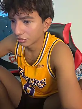 Leonarrrd 01 online show from February 9, 2026, 12:14 am