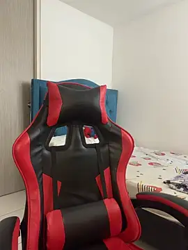 Leonarrrd 01 online show from March 13, 2026, 8:37 pm