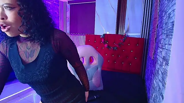 miahernadez303av online show from November 6, 2025, 3:07 am