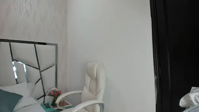  aurora18  online show from February 5, 2026, 3:11 am