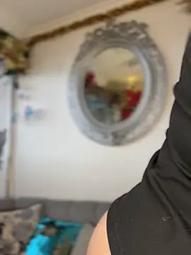 ValerieHilton online show from December 19, 2025, 9:33 pm