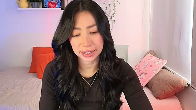 lilyy evanss online show from April 8, 2026, 9:59 pm