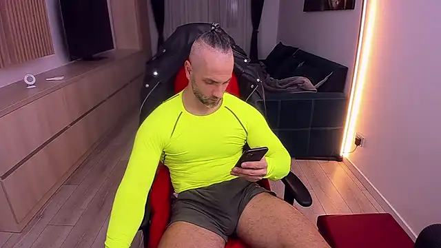 Snapshot of MarisMuscle chatting on February 15, 2025, 7:17 pm MarisMuscle online show from February 15, 2025, 7:17 pm