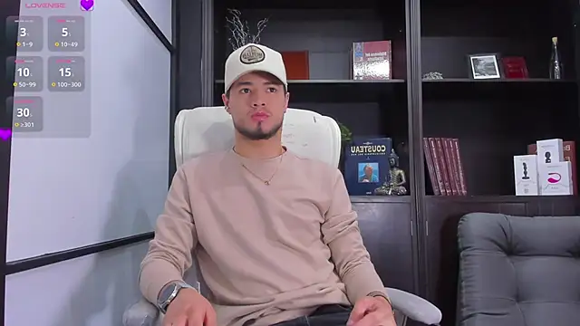 EdwardRoss  online show from February 11, 2025, 7:38 pm