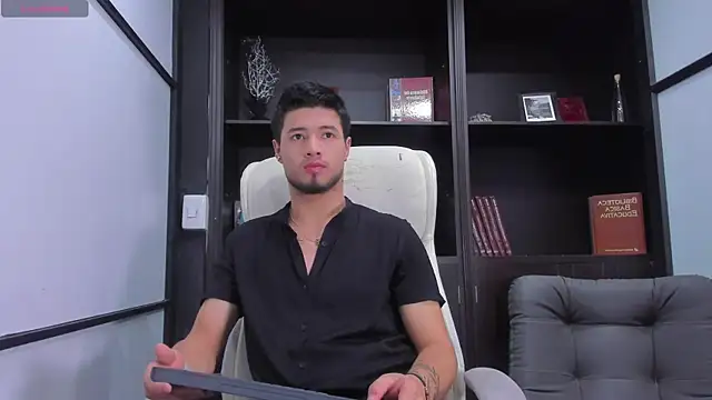 EdwardRoss  online show from February 12, 2025, 8:07 pm