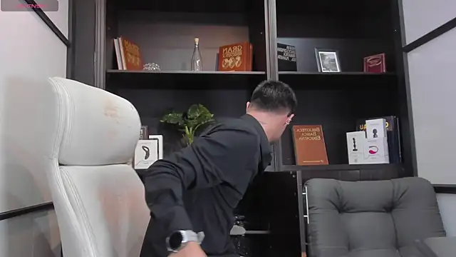 EdwardRoss  online show from March 12, 2025, 8:20 pm