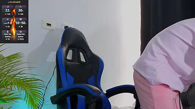 EdwardRoss  online show from November 17, 2025, 7:41 pm