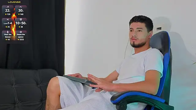 EdwardRoss  online show from November 18, 2025, 7:18 pm