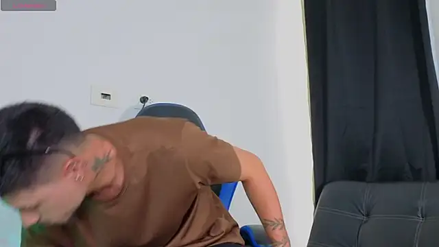 EdwardRoss  online show from November 20, 2025, 8:19 pm