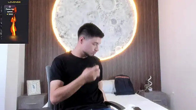 EdwardRoss  online show from December 17, 2025, 8:15 pm