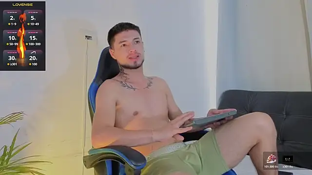 EdwardRoss  online show from April 21, 2026, 9:28 pm