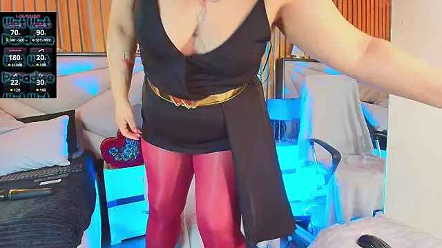 Snapshot of LilyyBigAss chatting on November 5, 2025, 11:32 am LilyyBigAss online show from November 5, 2025, 11:32 am