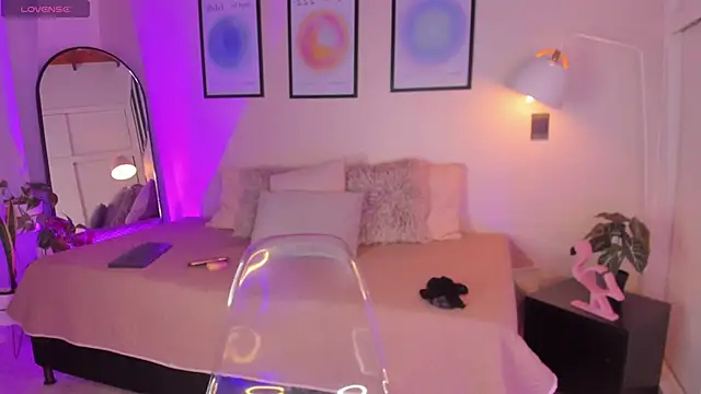 Arianabromw online show from April 13, 2026, 6:46 pm