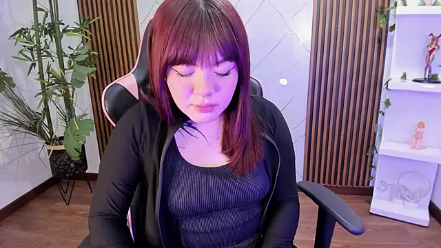 Snapshot of Fluffy_Bubble21 chatting on February 12, 2025, 4:12 am Fluffy Bubble21 online show from February 12, 2025, 4:12 am