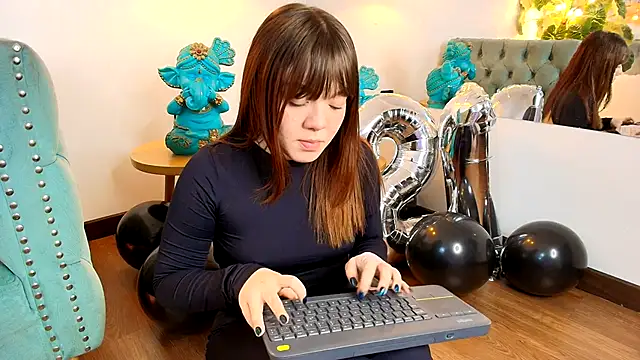 Snapshot of Fluffy_Bubble21 chatting on September 21, 2025, 3:52 am Fluffy Bubble21 online show from September 21, 2025, 3:52 am