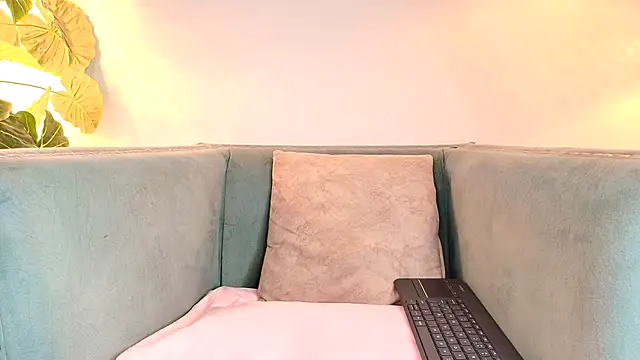 Snapshot of Fluffy_Bubble21 chatting on September 25, 2025, 3:21 am Fluffy Bubble21 online show from September 25, 2025, 3:21 am