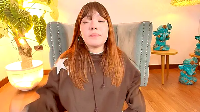 Snapshot of Fluffy_Bubble21 chatting on November 5, 2025, 3:17 am Fluffy Bubble21 online show from November 5, 2025, 3:17 am