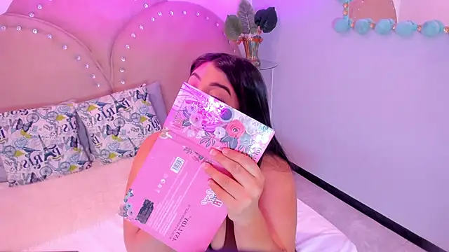 Miia Thompsonn online show from February 11, 2026, 3:33 am