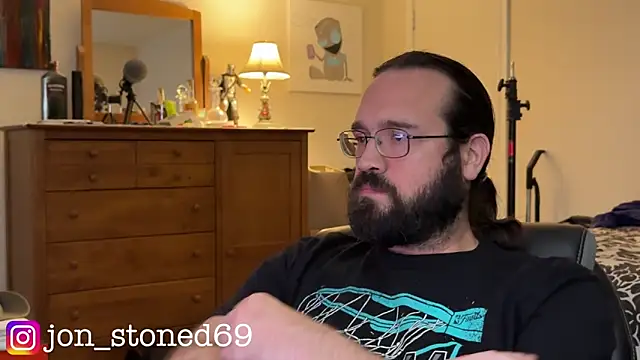 Snapshot of Seraph_De_La_Luna chatting on June 4, 2026, 1:44 am Seraph De La Luna online show from June 4, 2026, 1:44 am