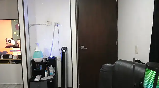 Snapshot of CarolinaRincon chatting on March 19, 2025, 1:10 am CarolinaRincon online show from March 19, 2025, 1:10 am