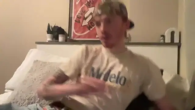 Snapshot of younghungginger chatting on February 6, 2025, 12:43 am younghungginger online show from February 6, 2025, 12:43 am