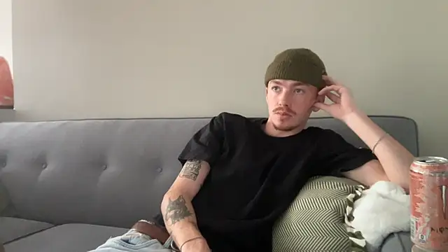 Snapshot of younghungginger chatting on November 16, 2025, 8:25 pm younghungginger online show from November 16, 2025, 8:25 pm