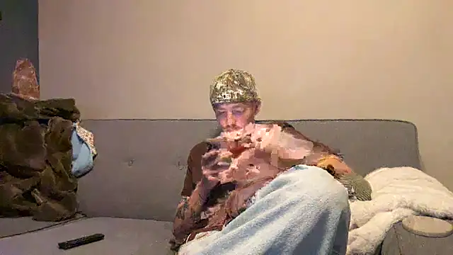 Snapshot of younghungginger chatting on November 17, 2025, 11:43 pm younghungginger online show from November 17, 2025, 11:43 pm