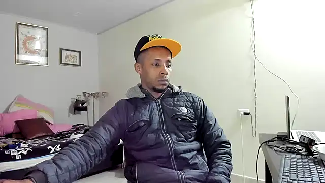 AlejoKhalifa  online show from March 8, 2025, 3:02 pm