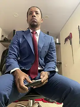 Snapshot of AlejoKhalifa_ chatting on July 12, 2026, 7:43 am AlejoKhalifa online show from July 12, 2026, 7:43 am
