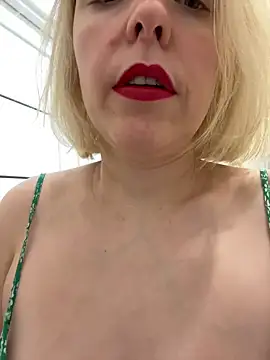 Yourdirtybitch online show from February 12, 2026, 7:47 am