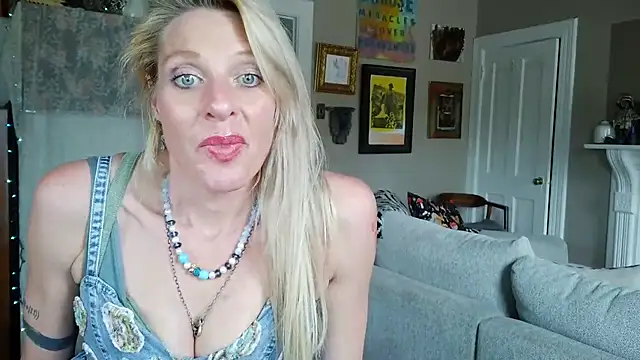 Glamazonx online show from April 14, 2026, 6:58 pm