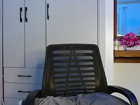 queencydoll online show from January 13, 2026, 9:42 pm