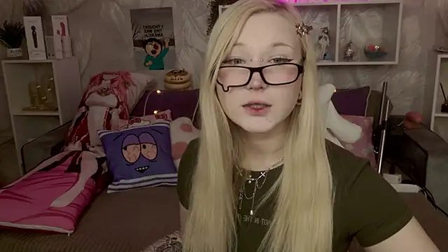 MeowkaKitty online show from January 19, 2026, 1:53 am