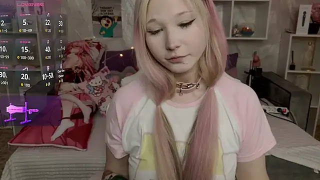 MeowkaKitty online show from April 21, 2026, 2:37 am