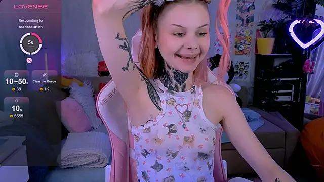 Britney Lynch online show from September 26, 2025, 8:13 pm