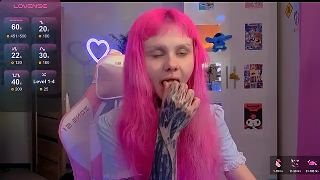 Britney Lynch online show from October 13, 2025, 3:01 pm