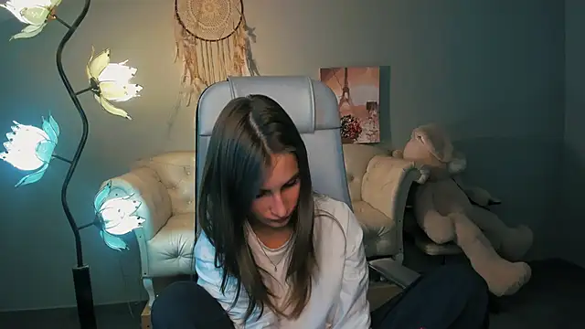 EllaHorton online show from March 18, 2025, 7:10 pm