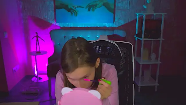 EllaHorton online show from November 11, 2025, 4:29 pm