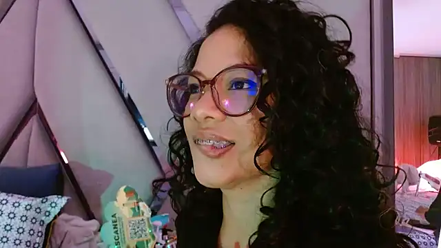 Snapshot of paula_daniela1 chatting on June 7, 2026, 8:01 pm paula daniela1 online show from June 7, 2026, 8:01 pm
