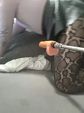 aprilexx online show from October 4, 2025, 12:36 pm